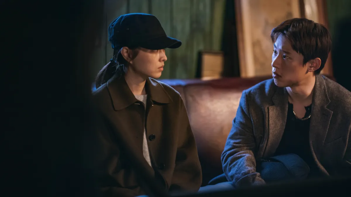 디즈니+ 골드랜드 박보영 김성철 공식 이미지